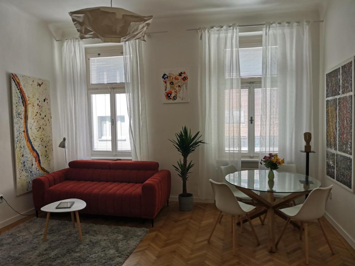 Downtown 3 Bdr Charm - Walk To All Attractions Bratislava Exterior photo